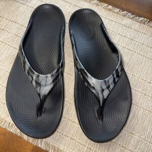 Oofos Black Camo Flip Flops Women's Size 11